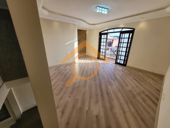 Imagem Residência de Luxo à Venda em Caieiras-SP: 4 Quartos, 1 Suíte, 2 Salas, 4 Banheiros, 2 Vagas de Garagem, 300m². Venha Conferir!
