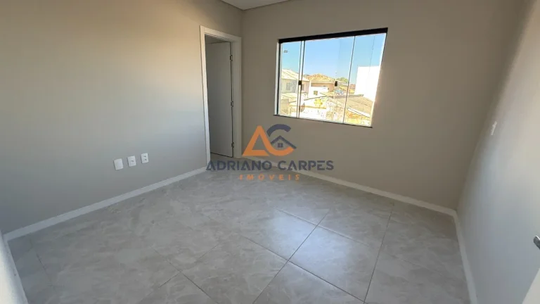 Imagem Apartamento NOVO de dois dormitórios, sendo uma suíte, sacada com churrasqueira e uma vaga de garagem no bairro de Gravatá, em Navegantes -