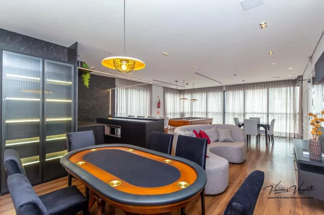 Imagem Apartamento 4 ou + dormitórios para Venda em Balneário Camboriú / SC no bairro Pioneiros