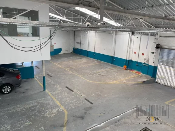 Imagem Galpão à venda em Pinheiros São Paulo SP com 380m², 4 salas e 4 vagas de garagem.