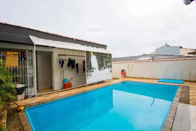 Imagem Sobrado com Piscina e 2 casasa no Terreno de 10 X 50 e 2 Vagas de Garagens