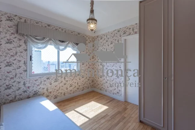 Imagem Apartamento luxuoso com 3 sui­tes e 4 vagas, 250m²