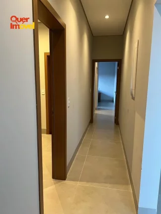 Imagem Luxuosa Casa em Condomínio à Venda em Ribeirão Preto-SP no bairro Quintas de São José: 3 quartos, 3 suítes, 1 sala, 4 banheiros, 4 vagas de garagem, 157m².