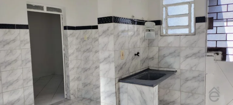 Imagem Casa à venda de esquina na Ponta Grossa, 3/4, sala ampla, garagem e DCE, 323m2