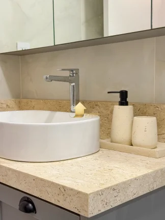Imagem Casa 3 Suítes Térrea Neoclássica no Condomínio Florais do Parque
