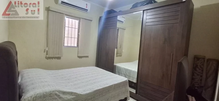 Imagem Casa à venda em Praia Grande-SP, bairro Vilamar, 2 quartos, 1 suíte, 1 sala, 2 banheiros, 95m². Confira já!