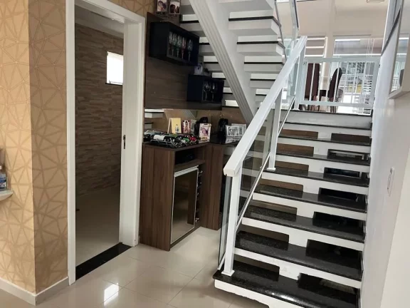 Imagem Sobrado com 5 dormitórios à venda, 215 m² por R$ 2.500.000,00 - Vila Oliveira - Mogi das Cruzes/SP