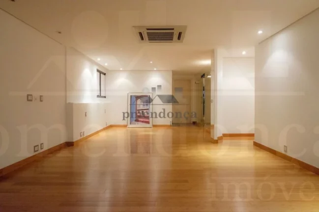 Imagem Incrível Apartamento com magnificos terraços!!! Apartamento de 390m² generosamente distribuídos,...