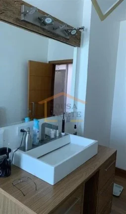 Imagem Apartamento totalmente reformado, 2 dormitórios, sala 2 ambientes, cozinha com armários, área de ...