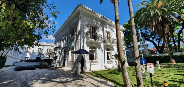Imagem Imóvel Comercial de Alto Padrão no Jardim América, São Paulo-SP: 8 Salas, 10 Banheiros, 14 Vagas - 1.412m²