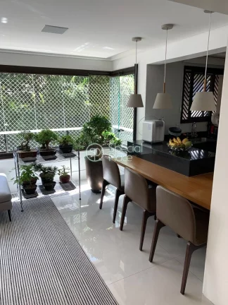 Imagem Lindo apartamento, 156 metros, 03 Suítes, 03 vagas de garagem, depósito. Muito amplo com bastante ...