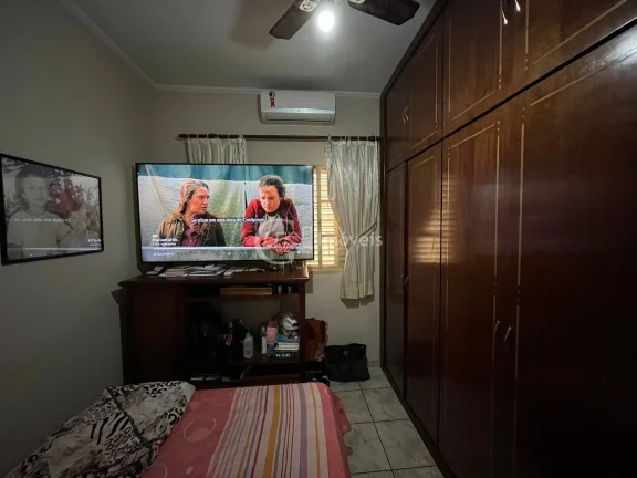 Imagem Linda casa de esquina - 4 quartos