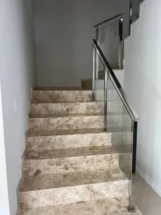 Imagem Excelente casa decorada em condomínio fechado com cinco suítes e espaço gourmet a venda em Lauro de Freitas