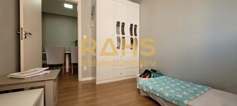 Imagem Ótimo apartamento com 3 quartos, sendo 1 suíte, localizado no bairro Costa e Silva, próximo a Pan...