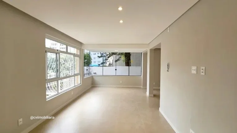 Imagem Apartamento totalmente reformado com grande área privativa.
? Área total de 220m², sendo 153m² i...