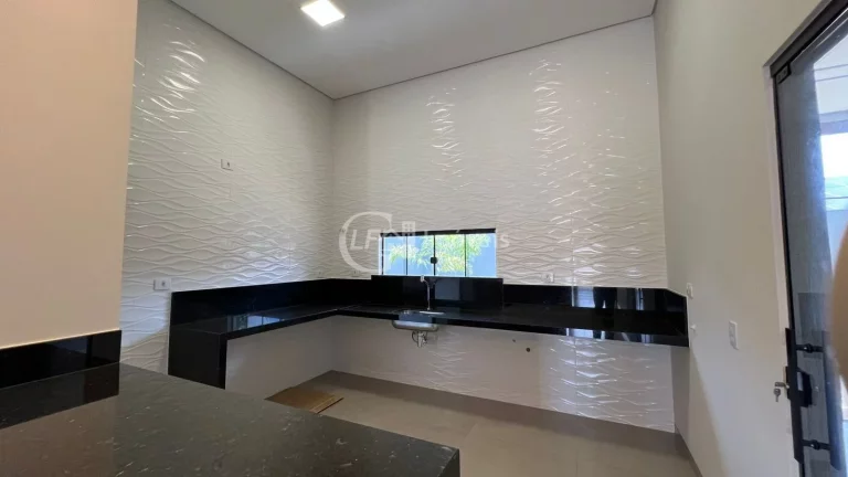 Imagem Imperdível Casa à Venda em Campo Grande-MS, Jardim Colibri II! 2 Quartos, 1 Suíte, 3 Salas, 2 Banheiros, 2 Vagas de Garagem - 171,00 m². Venha conferir!