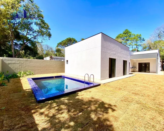 Imagem CASA TÉRREA, NOVINHA!! 245m², PISCINA. CÔMODOS GRANDES. CONDOMÍNIO FECHADO.