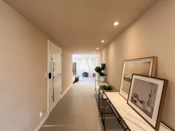 Imagem Apartamento Alto Padrão à venda com 3 suítes e Vista Parcial para o Mar no Boqueirão em Santos/SP