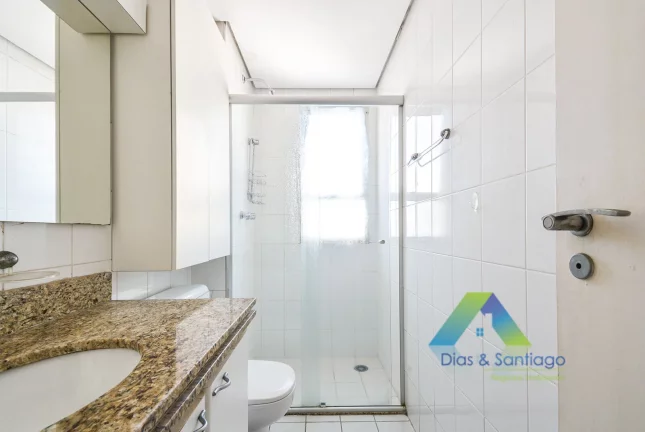 Imagem Lindo apartamento de alto padrão com 66m² em localização privilegiada na área nobre de Moema com 2 vagas de garagem.