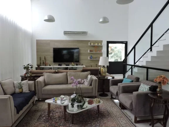 Imagem CASA COM 3 SUÍTES, E CAMPO DE FUTEBOL, 350 M² - VENDA OU LOCAÇÃO.