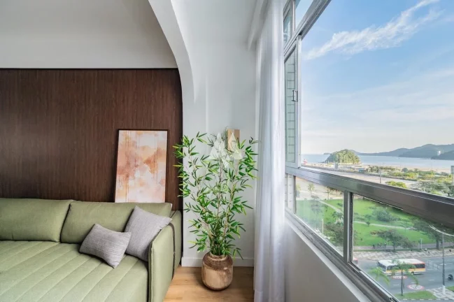 Imagem Apartamento á venda 02 dormitórios 1 suíte com vista para o mar em Santos/Sp