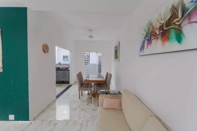 Imagem Com aproximadamente 180 m² de área construída, o imóvel conta com 4 quartos, sendo 1 suíte, ofe...
