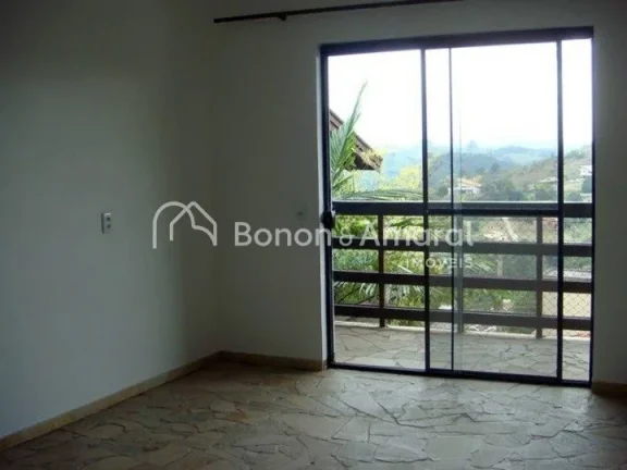 Imagem Casa com vista privilegiada, com 3 quartos, sendo 2 suítes com varanda, banheiros com blindex, sót...