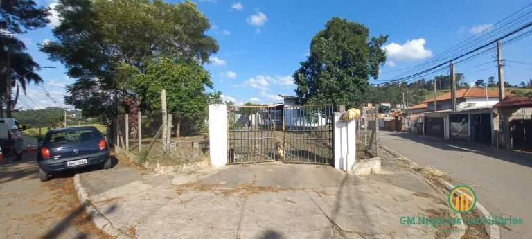 Imagem Terreno amplo em bairro residencial e zona mista São Roque