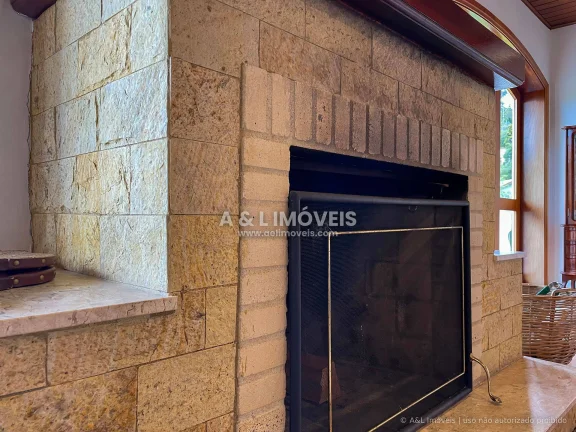 Imagem Casa em Campos do Jordão | Alto do Capivari | 4 Suítes, Lareira e Vista