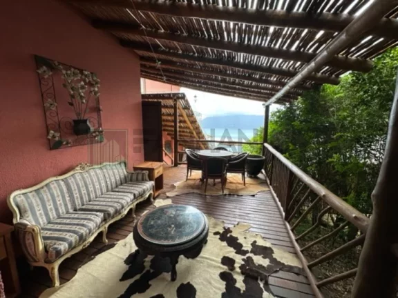 Imagem Deslumbre-se com esta incrível oportunidade de adquirir uma casa dos sonhos no exclusivo condomínio Yacamim, localizado em Ilhabela. Com uma vista esp