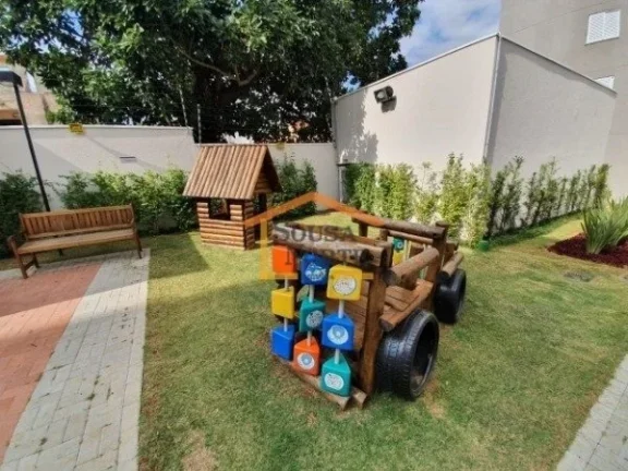 Imagem Apartamento com 40 m². Possui 2 dormitórios, 1 banheiro, piso em porcelanato em todos os ambientes...