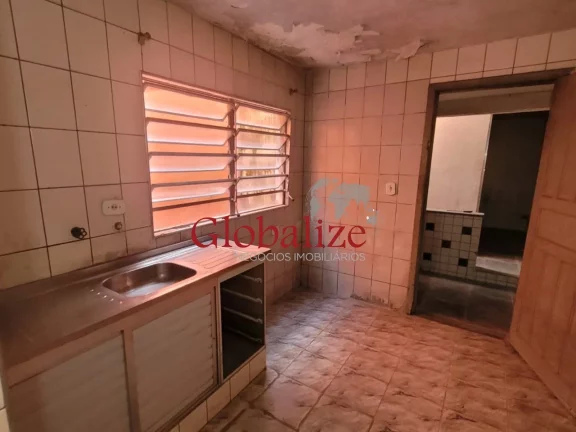 Imagem Oportunidade de casa para reforma com 4 dormitórios na vila São Jorge em Santos por $215.000,00