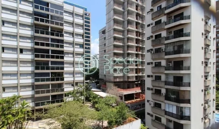 Imagem Excelente apartamento com cômodos amplos, arejados e claros. Localização excelente muito próximo...