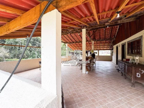 Imagem Casa com 4 dormitórios à venda, 490 m² por R$ 1.300.000,00 - Pessegueiros - Teresópolis/RJ