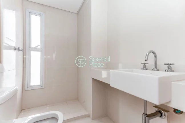 Imagem Simplesmente espetacular. Linda cobertura com 420m2, 4 dormitórios ( 4 suítes ) e 6 vagas na garag...