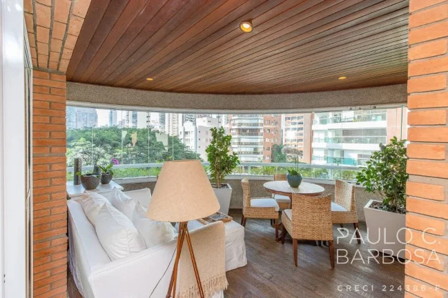 Imagem Rua Araguari com 3 Suítes - 4 Vagas - 243m²
