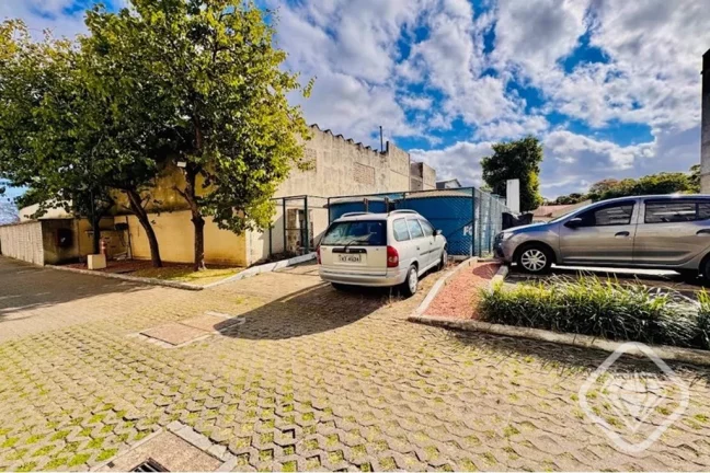 Imagem Apartamento de 2 dormitórios no 3º andar, pronto para morar

Um imóvel compacto e muito bem resol...