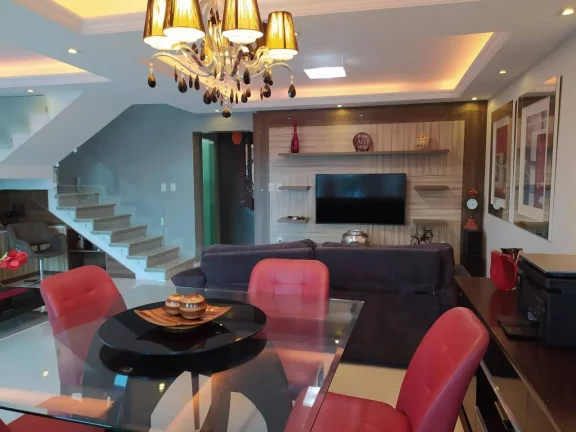 Imagem Casa alto padrão a venda no condomínio vale dos Cristais Macaé RJ.