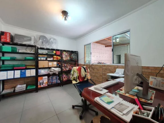 Imagem Casa em Vila à venda, térrea, Campo Belo 3 quartos, quintal com possibilidade de jardim, piscina, churrasqueira entre outros. 5 vagas de garagem.