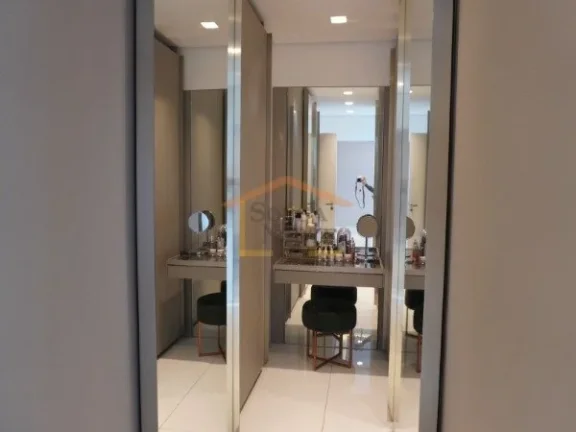 Imagem Apartamento de alto padrão, 297m², porteira fechada, 3 dormitórios, sendo 3 suites, 1 com hidroma...