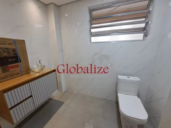 Imagem Apartamento à venda com 109m², 3 quartos, 2 banheiros, elevador, 1 quadra da praia por R$590.000,00 no Boqueirão em Santos
