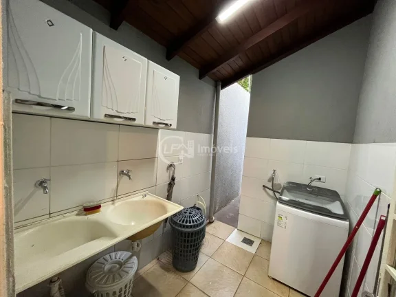 Imagem Linda casa de esquina com 4 suítes