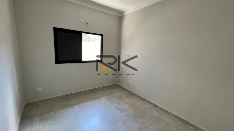 Imagem CASA EM CONDOMINIO FECHADO COM 4 DORMITÓRIOS SENDO 4 SUÍTES,2 VAGAS DE GARAGEM,VARANDA GOURMET COM CHURRASQUEIRA E PISCINA.