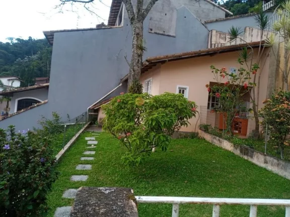 Imagem Casa em Condomínio para Venda em Teresópolis / RJ no bairro Panorama