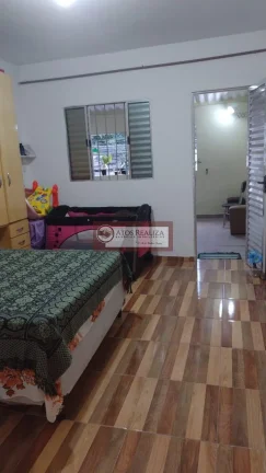Imagem Vendo uma excelente casa com edícula terreno de 149 M2, no Jardim Lucélia Grajaú SP valor 340 mil. A Casa principal contém 2 dormitórios, 1sala,1 cozinha,1 banheiro,1área de servico, área de lazer, 1 vaga de garagem. Edícula contém, 1quarto, 1 banheiro, 1
