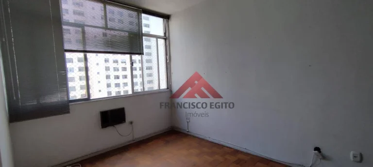 Imagem Apartamento em local previlegiado em icarai,a 40metros da praia,composto de sala 02 quartos,wc social,cozinha,area de serviço,e dependencias completas