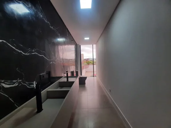 Imagem Excelente Barracão medindo 786m² sendo 490m² térreo e 288,65m² no 2° pavimento.Térreo contém 6 salas, 1 cozinha, 1 refeitório, 3 bwc.2° pavimento contém 6 salas, 1 cozinha, 3 bwc.Barracão todo mobiliado com 7 metros de pé direito. 