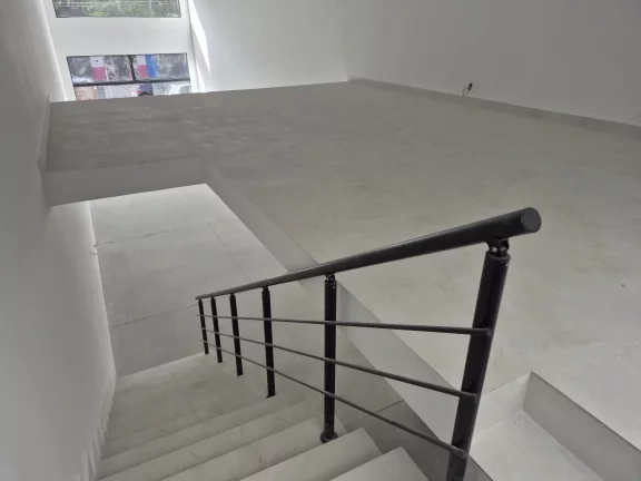 Imagem Salão Comercial Novo para Locação na Alameda Lucas Nogueira Garcez – Atibaia/SP