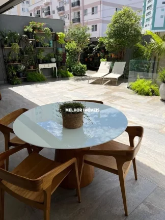 Imagem Casa de Alvenaria nova à venda com 5 suítes e 8 vagas de garagem localizada no centro de Balneário Camboriú