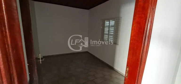 Imagem Casa de 4 quartos e 1 suíte à venda em Campo Grande-MS, Bairro Coophasul, com 250m² de área e 4 vagas de garagem